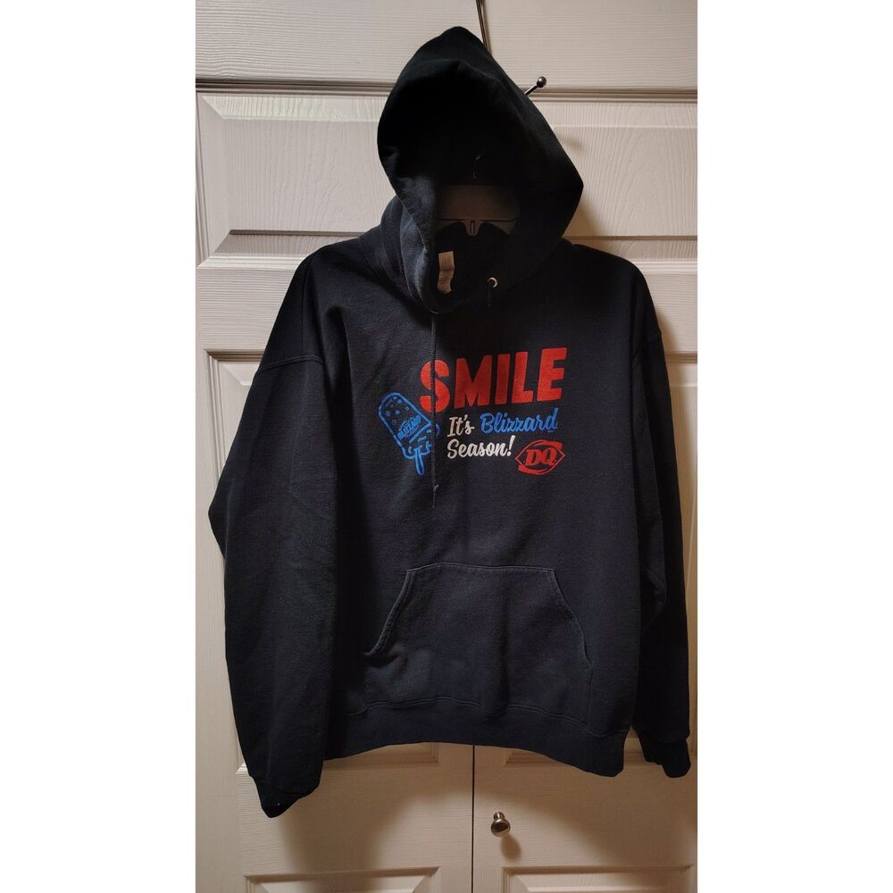 VTG Dairy Queen (DQ) Black "SMILE It’s Blizzard Season!" Pullover Hoodie Large